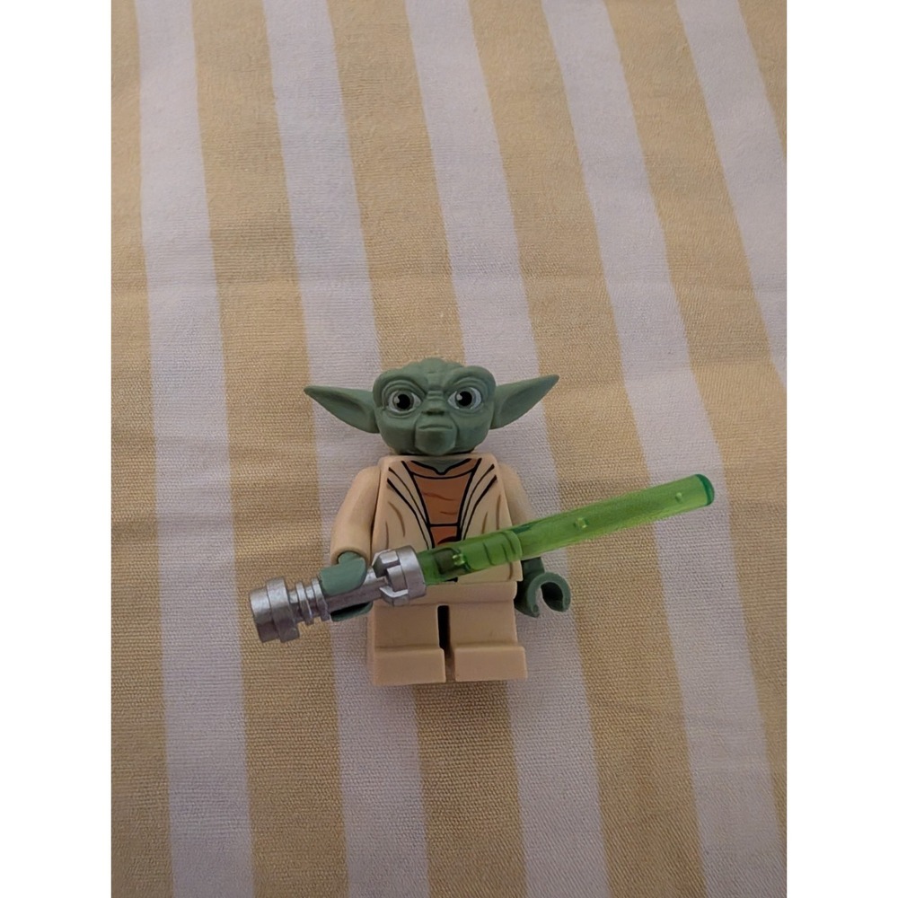 LEGO Star Wars Yoda Minifigure with Green Lightsaber Jedi Master Toy Figure